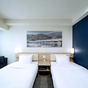 Travelodge Shijo Kawaramachi מלון